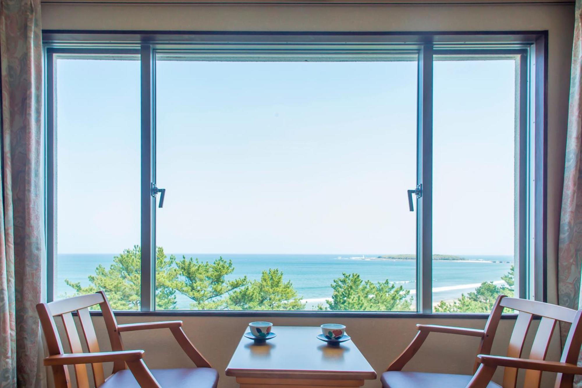 Ana Holiday Inn Resort Miyazaki By Ihg Exterior photo